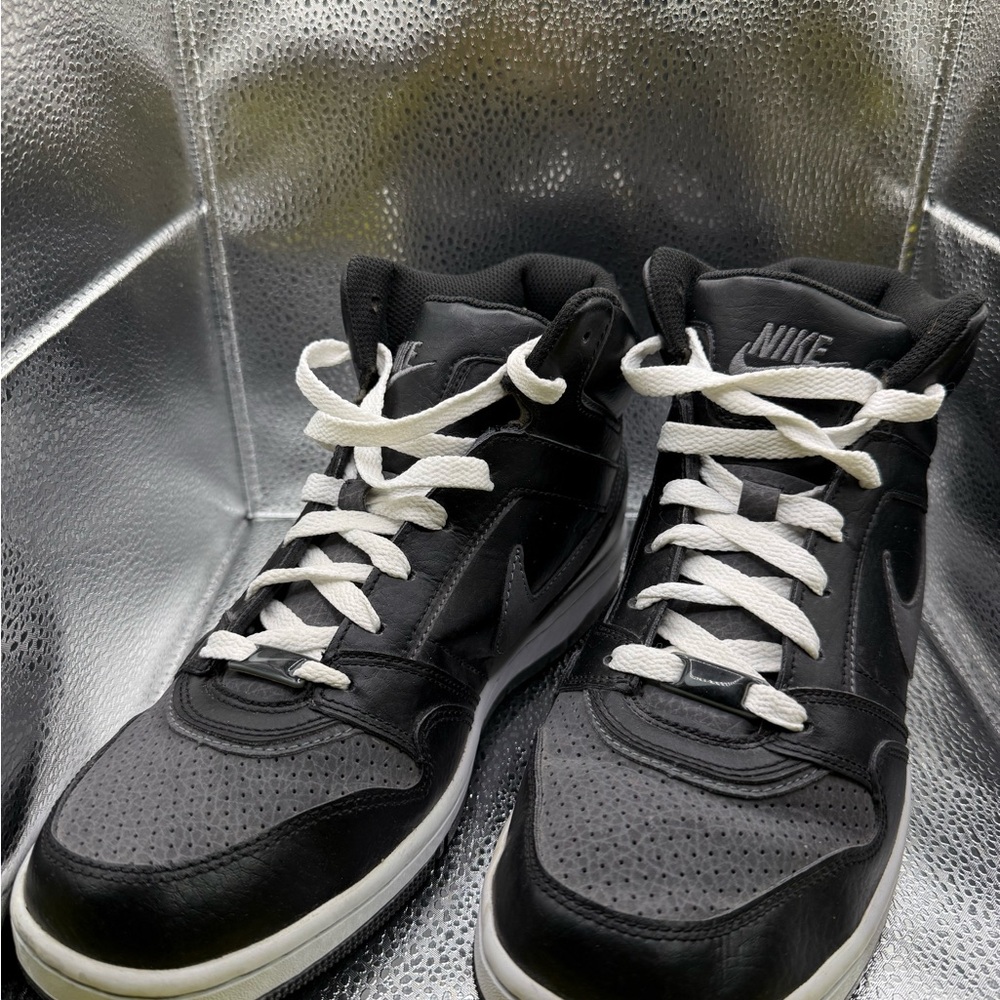 Nike Men's Black and White Sneakers